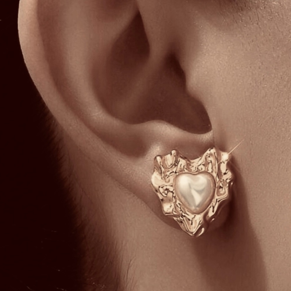 Crumpled Pearl Heart~ Vintage French Textured Rippled Wavy Classy Love Gold Stud - Picture 3 of 16